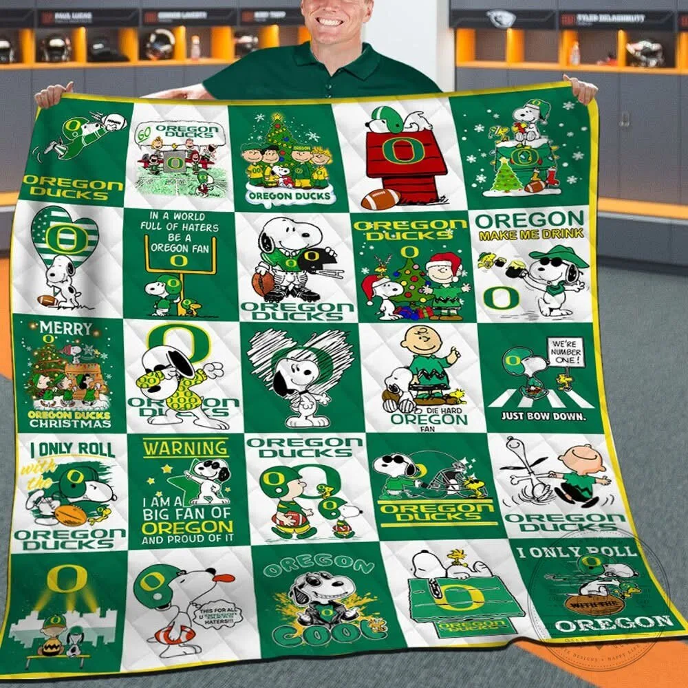 Oregon Ducks Snoopy Peanuts Christmas Holiday Quilted Blanket